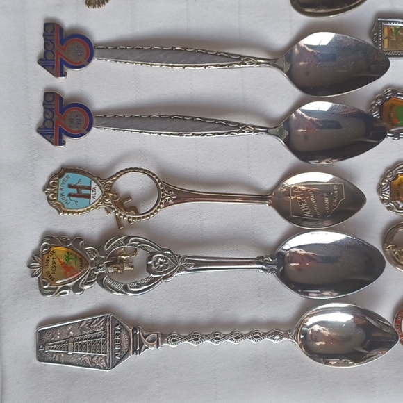 Canadiana Memorabilia Vintage Collector Spoons- Set of 31 - Picture 2 of 16